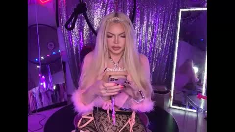 Snapshot of plasticfuckdoll chatting on September 13, 12:07 am Dumb bimbo fuck doll online show from September 13, 12:07 am