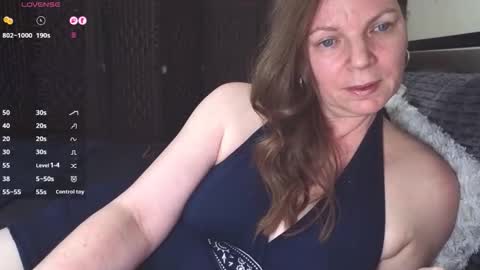 playfulcurvymilf online show from October 27, 11:28 am