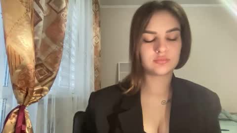 Mia online show from September 30, 6:19 am
