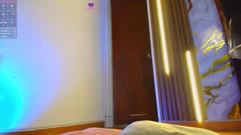 JUAN AND JULI online show from November 4, 10:04 pm