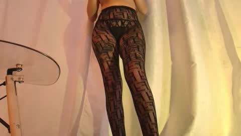 Snapshot of pleasure_vibes023 chatting on October 25, 10:16 pm JUAN AND JULI online show from October 25, 10:16 pm