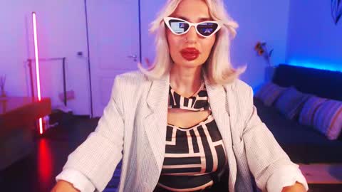 Victoria online show from December 7, 9:33 pm