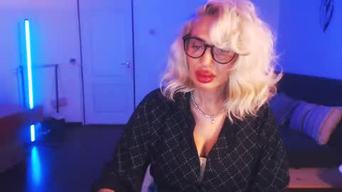 Victoria online show from December 20, 11:26 pm