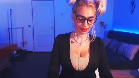 Victoria online show from December 21, 9:47 pm