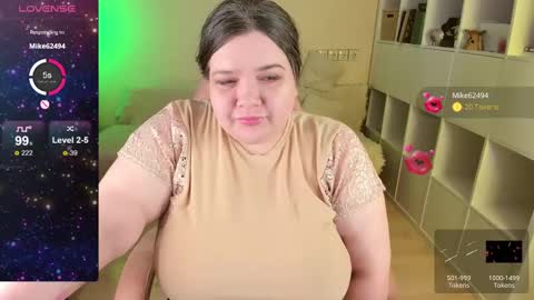 Snapshot of plum_pie__ chatting on March 1, 5:38 pm Alice online show from March 1, 5:38 pm