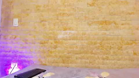 Snapshot of pocahontas_pow chatting on October 16, 5:04 pm Pocahontas  online show from October 16, 5:04 pm