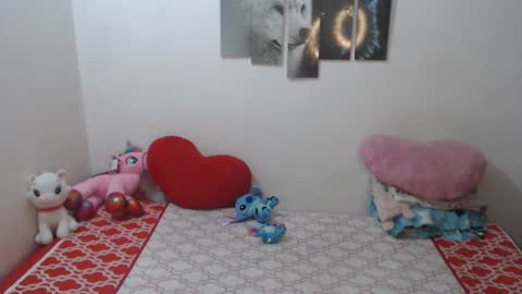 Snapshot of pocahontas_princess__ chatting on September 25, 2:16 pm Pocahontas online show from September 25, 2:16 pm