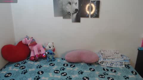 Snapshot of pocahontas_princess__ chatting on October 7, 2:43 pm Pocahontas online show from October 7, 2:43 pm