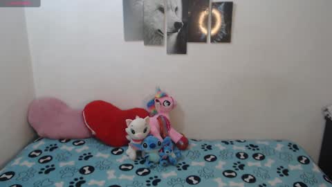 Snapshot of pocahontas_princess__ chatting on October 1, 3:39 pm Pocahontas online show from October 1, 3:39 pm