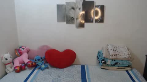 Snapshot of pocahontas_princess__ chatting on September 18, 3:32 pm Pocahontas online show from September 18, 3:32 pm