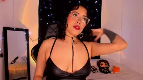 Willow                      Hours 12pm to 630pm Colombian time FRIDAY AND SUNDAY FREE DAYS online show from January 2, 5:39 pm