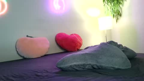 Snapshot of poisonedpeach chatting on February 17, 2:53 am Jenna online show from February 17, 2:53 am