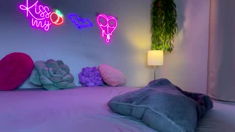 Snapshot of poisonedpeach chatting on October 31, 4:14 am Jenna online show from October 31, 4:14 am