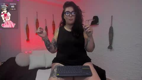 Snapshot of poisson_ivy_ chatting on January 17, 4:17 am poisson_ivy_ online show from January 17, 4:17 am