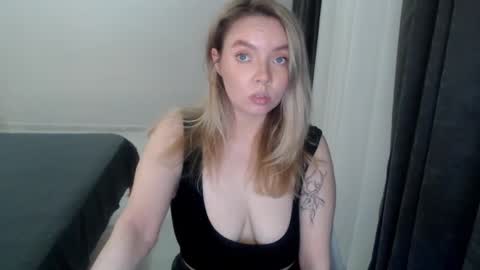 Snapshot of polinajones chatting on February 5, 3:20 pm PolinaJones online show from February 5, 3:20 pm