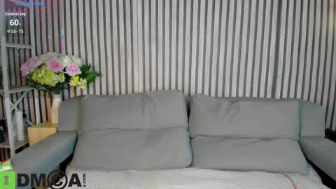 Snapshot of polly__mayer chatting on October 15, 1:19 am Polly online show from October 15, 1:19 am