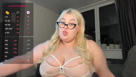 polly_cuteee online show from October 27, 7:52 pm