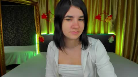 Snapshot of polly_love_ chatting on October 20, 6:05 am Polly online show from October 20, 6:05 am