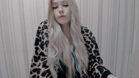 Polly online show from October 9, 7:29 pm