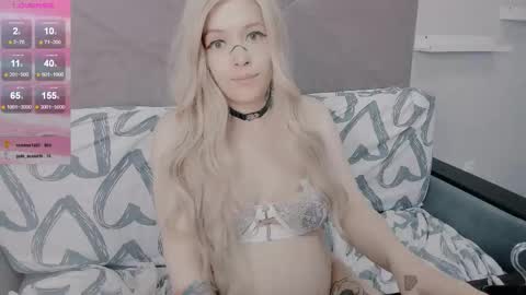 Snapshot of polly_wow chatting on September 10, 1:44 pm Polly online show from September 10, 1:44 pm