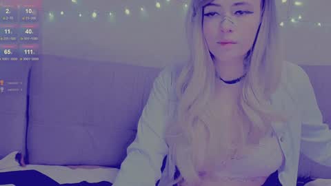 Snapshot of polly_wow chatting on December 25, 3:08 am Polly online show from December 25, 3:08 am
