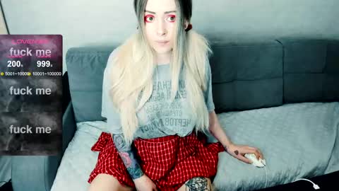Snapshot of polly_wow chatting on March 9, 12:53 pm Polly online show from March 9, 12:53 pm