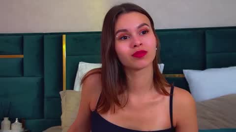 Polly online show from March 1, 7:35 pm