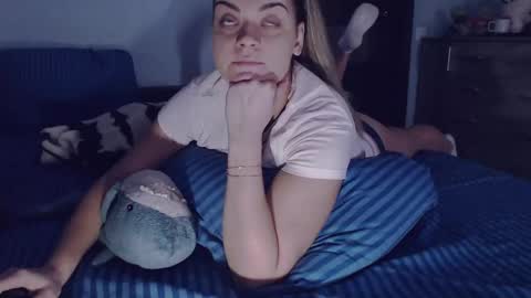 Snapshot of popkornmolli chatting on December 2, 11:00 am popkornmolli online show from December 2, 11:00 am