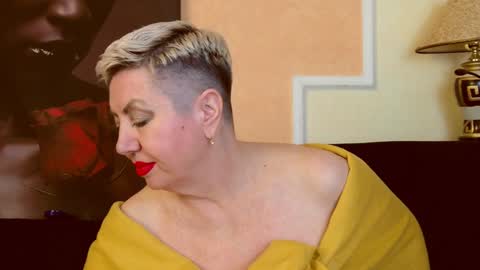 Snapshot of posh_lady chatting on December 3, 10:29 pm LADY POSH online show from December 3, 10:29 pm