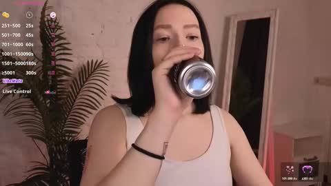 Robyn online show from March 1, 8:53 pm