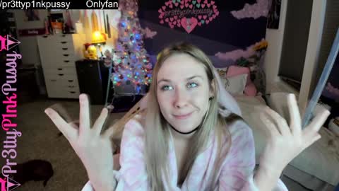 Snapshot of pr3ttyp1nkpussy chatting on December 10, 11:40 pm Evangeline Eva Darling online show from December 10, 11:40 pm
