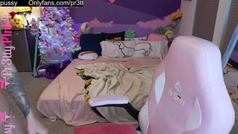 Snapshot of pr3ttyp1nkpussy chatting on December 17, 4:45 am Evangeline Eva Darling online show from December 17, 4:45 am