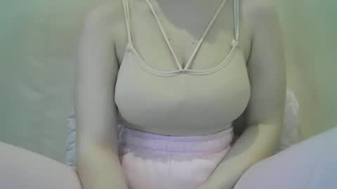 pralinne_ online show from March 12, 10:59 am