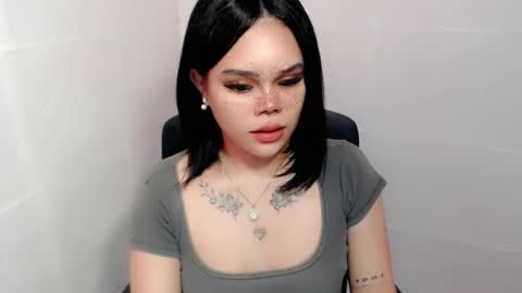 Snapshot of preciousangel69xxx chatting on December 7, 12:35 pm MAXXINE online show from December 7, 12:35 pm