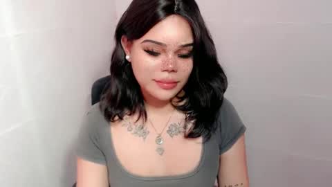 Snapshot of preciousangel69xxx chatting on January 4, 7:45 am MAXXINE online show from January 4, 7:45 am