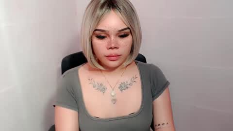 Snapshot of preciousangel69xxx chatting on January 18, 10:17 pm MAXXINE online show from January 18, 10:17 pm