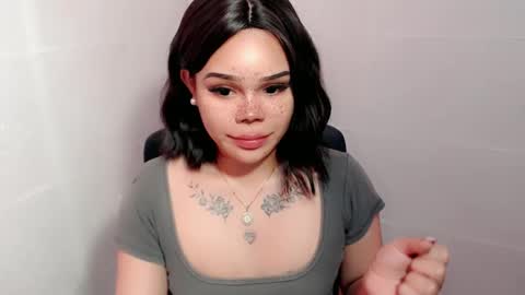 Snapshot of preciousangel69xxx chatting on January 6, 10:24 am MAXXINE online show from January 6, 10:24 am