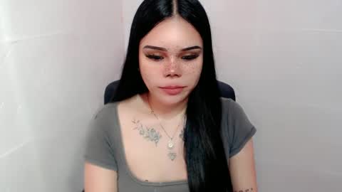 Snapshot of preciousangel69xxx chatting on December 12, 3:10 am MAXXINE online show from December 12, 3:10 am