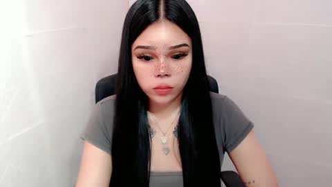 Snapshot of preciousangel69xxx chatting on December 15, 2:52 am MAXXINE online show from December 15, 2:52 am
