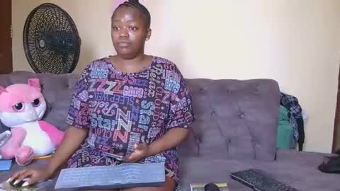 Snapshot of preetycookie chatting on February 25, 12:27 pm Lilly online show from February 25, 12:27 pm