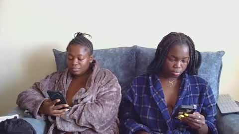 Snapshot of preetycookie chatting on March 6, 7:03 am Lilly online show from March 6, 7:03 am