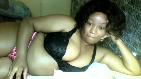 Snapshot of prettie_diva0 chatting on October 27, 12:17 am Prettie diva online show from October 27, 12:17 am