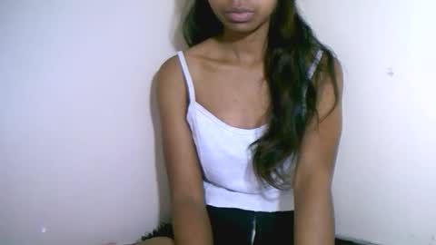 prettiethalia online show from November 3, 10:14 pm