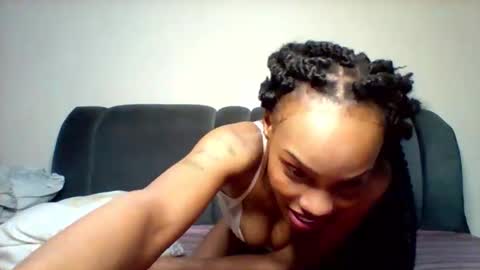 Snapshot of pretty253 chatting on October 29, 6:43 pm pretty253 online show from October 29, 6:43 pm