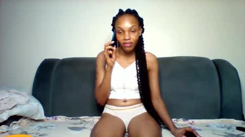 Snapshot of pretty253 chatting on October 30, 6:53 pm pretty253 online show from October 30, 6:53 pm