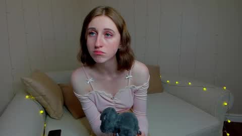 Snapshot of pretty___polly chatting on February 7, 2:37 pm pretty___polly online show from February 7, 2:37 pm