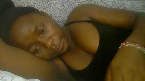 Snapshot of pretty_abella chatting on October 30, 12:02 am abella online show from October 30, 12:02 am