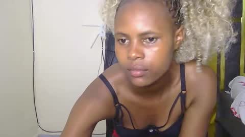 pretty_africanah online show from February 21, 7:03 pm