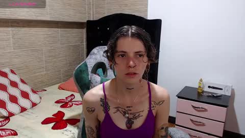 pretty_cristal22 online show from December 7, 11:23 pm