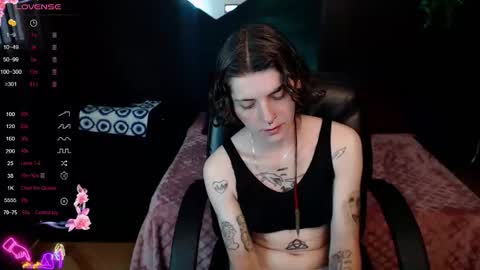 pretty_cristal22 online show from March 22, 9:43 pm